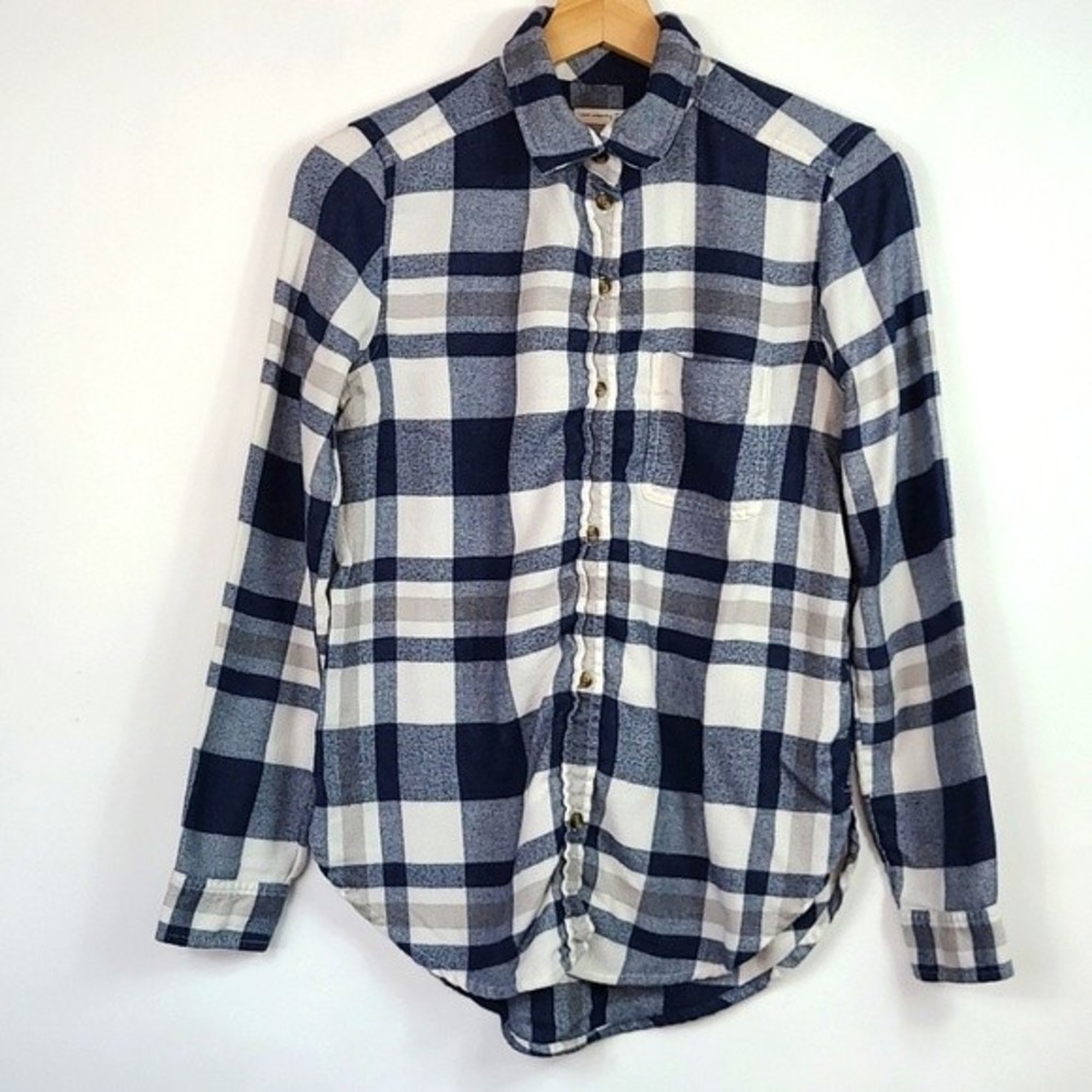 American Eagle Soft Boyfriend Fit White & Blue Plaid Button-Up Flannel